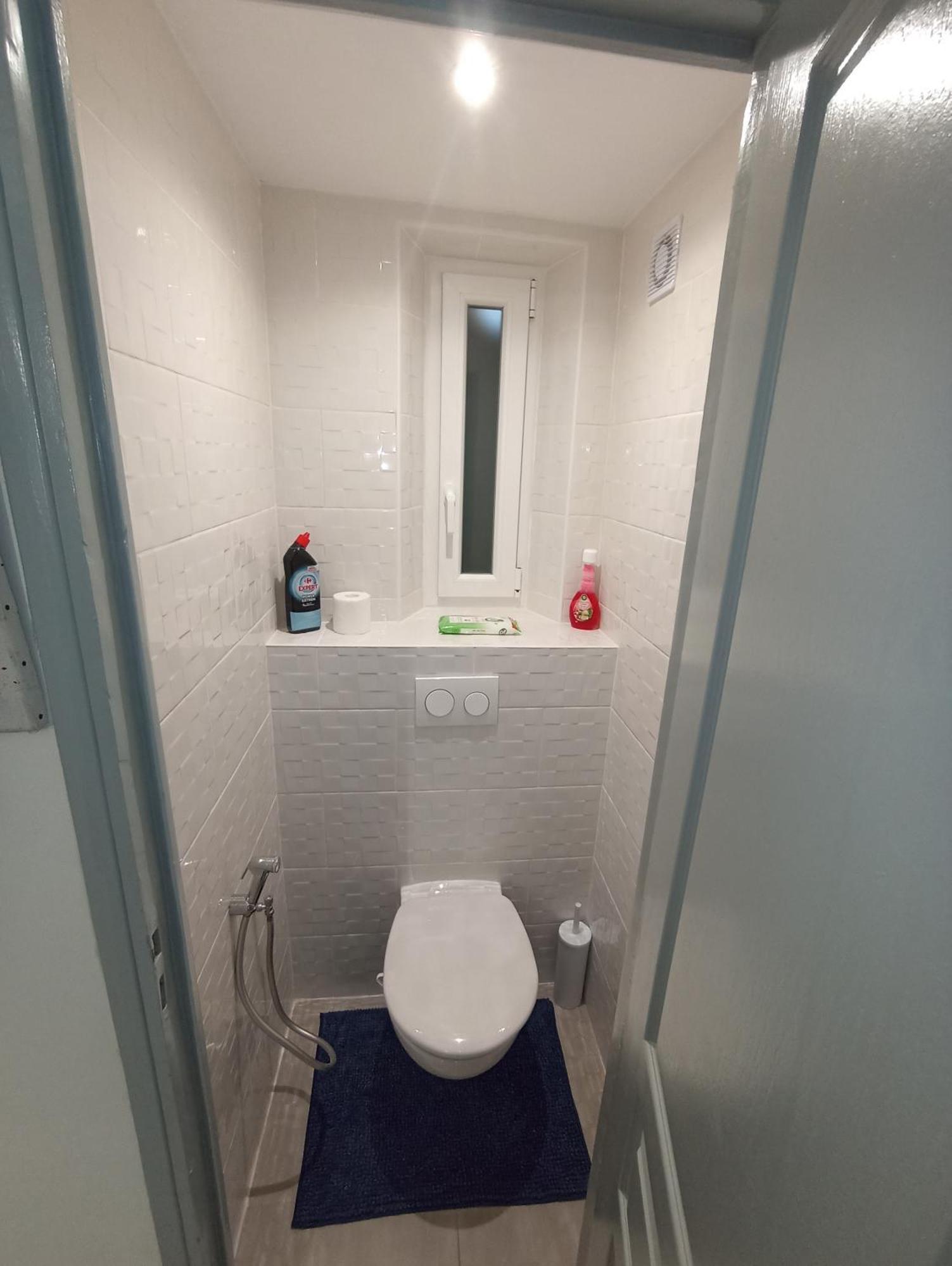 Appartement Grand Studio, Parking Prive, Cuisine Separee