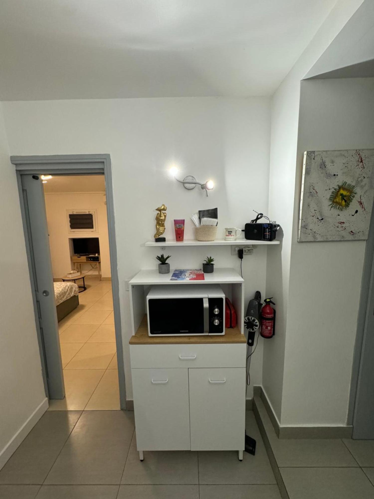 Appartement Grand Studio, Parking Prive, Cuisine Separee